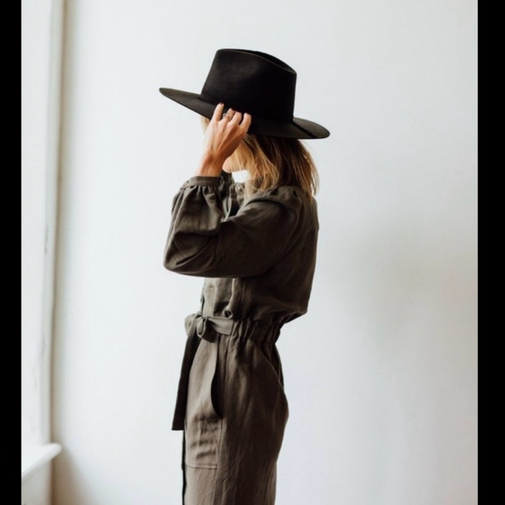 Janessa Leone Lennon hat